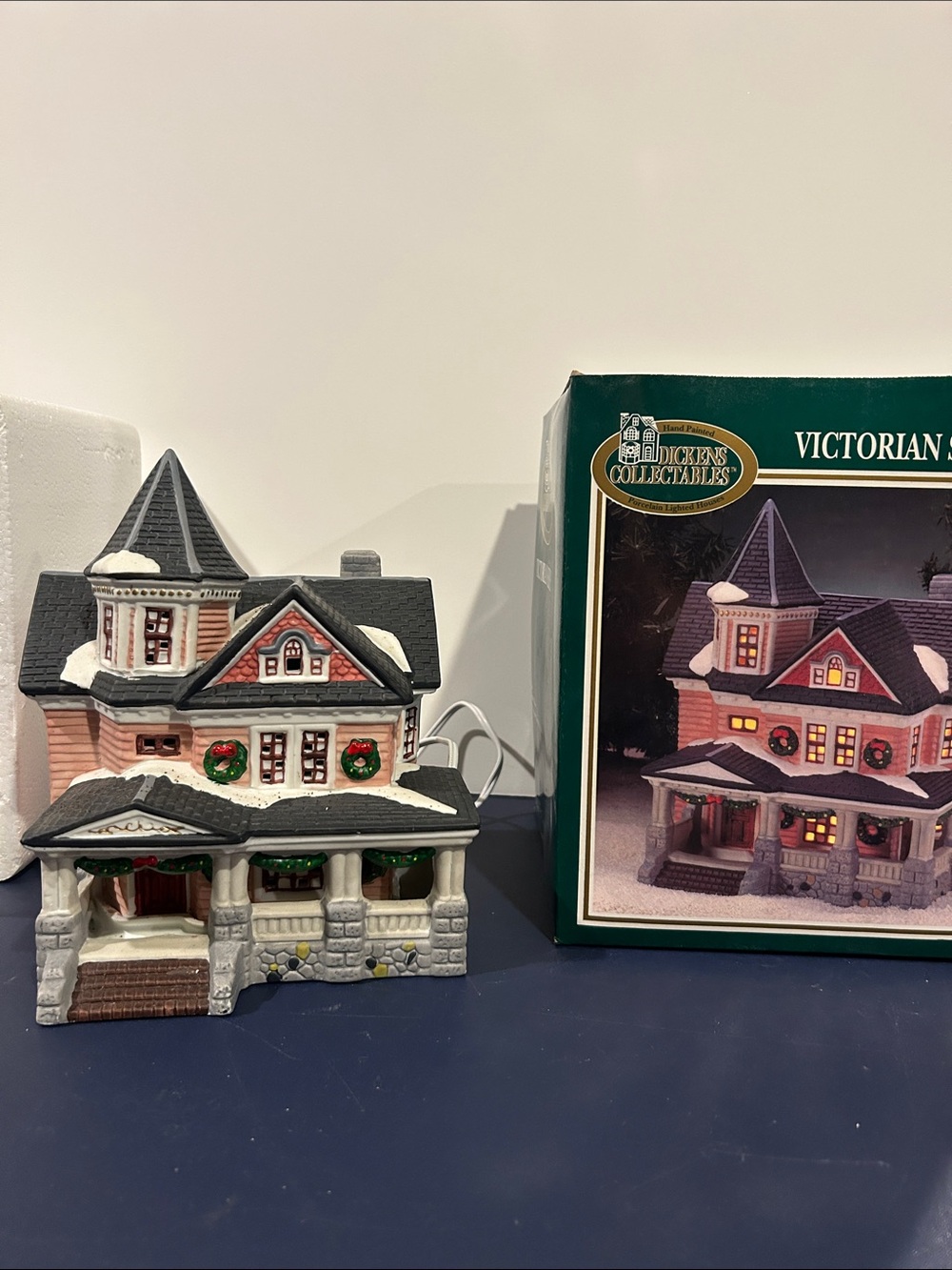 Dickens Collectable Victorian Series Porcelain lighted House Figurine